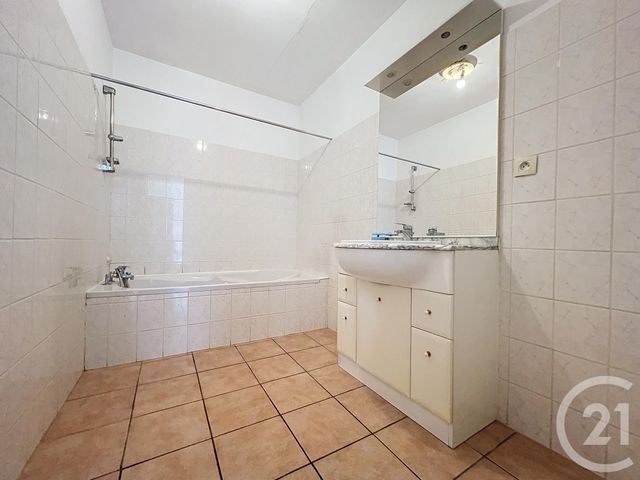 Maison &agrave; louer - 4 pi&egrave;ces - 91 m2 - Villeneuve Sur Lot - 47 - AQUITAINE